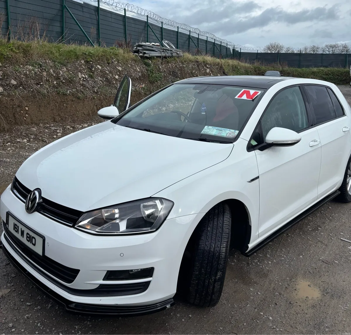 2016 Volkswagen Golf Lounge. - Image 1