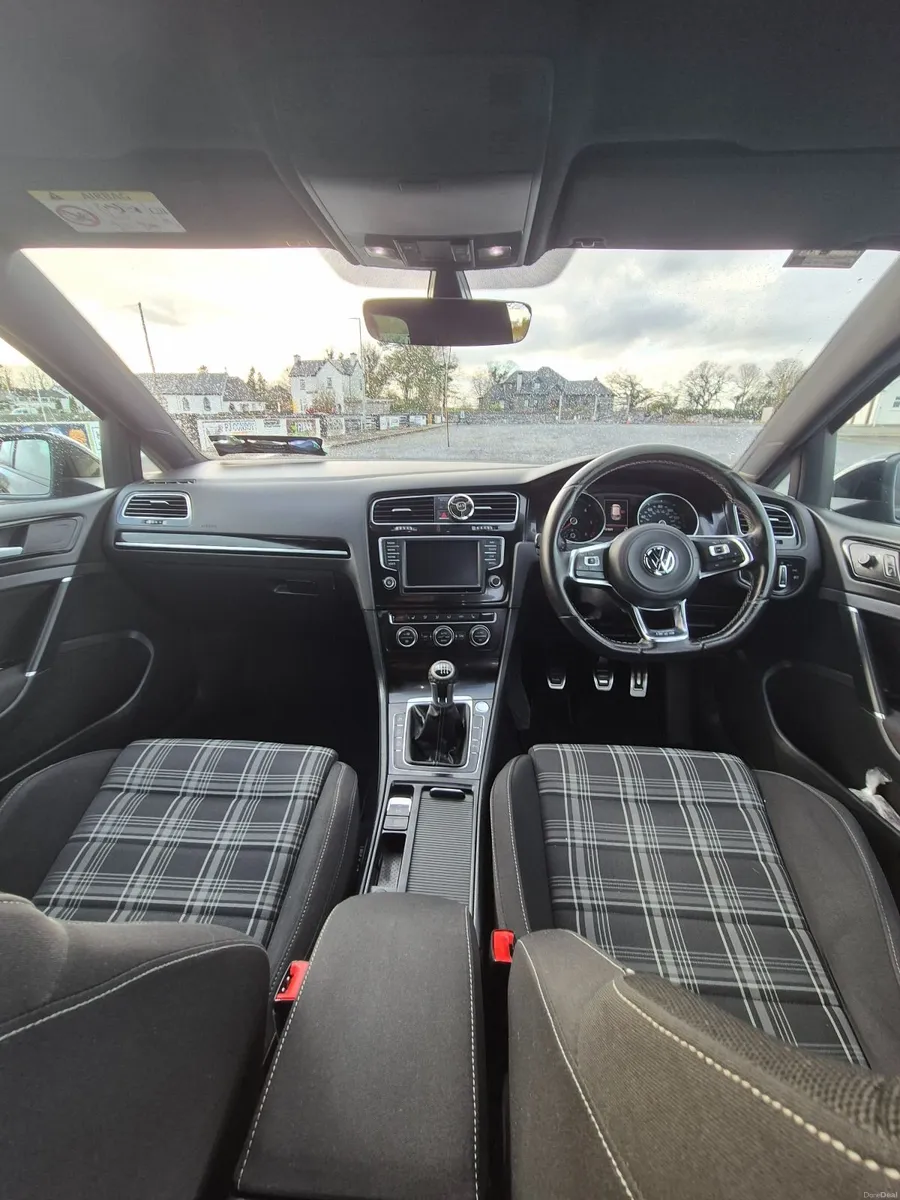 Volkswagen Golf 2017 - Image 2