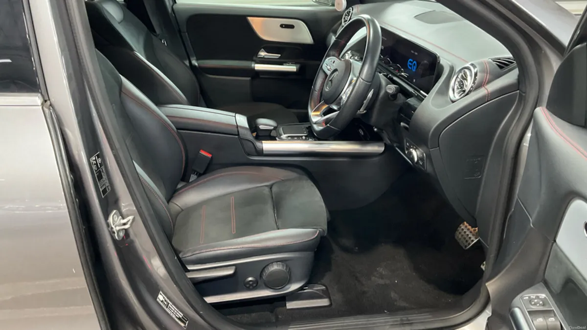 2024 MERCEDES-BENZ EQA 300 AMG LINE 4MATIC - Image 2