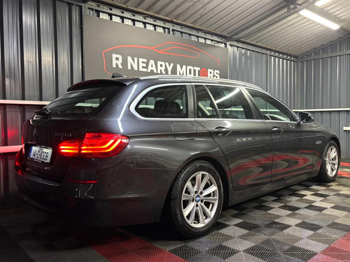 2014 BMW 5-Series 520D SE Estate Manual - Image 3