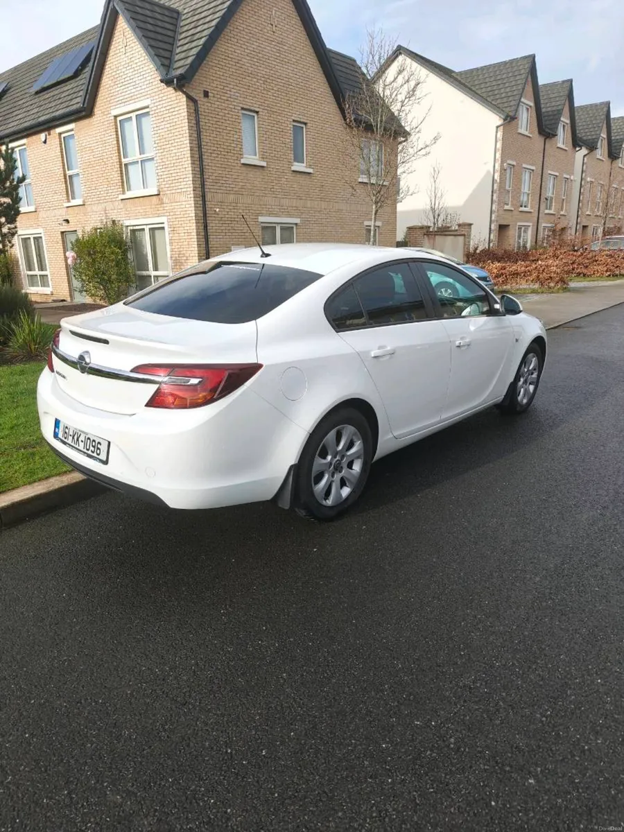 Opel Insignia - Image 1