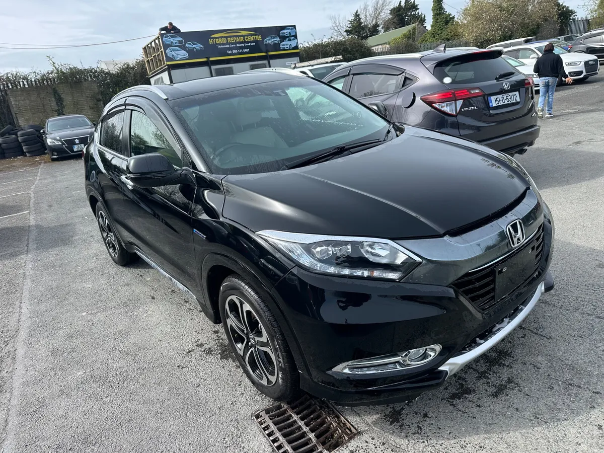 2015 Honda Vezel 1.5LHybrid Beige Leather Interior - Image 1