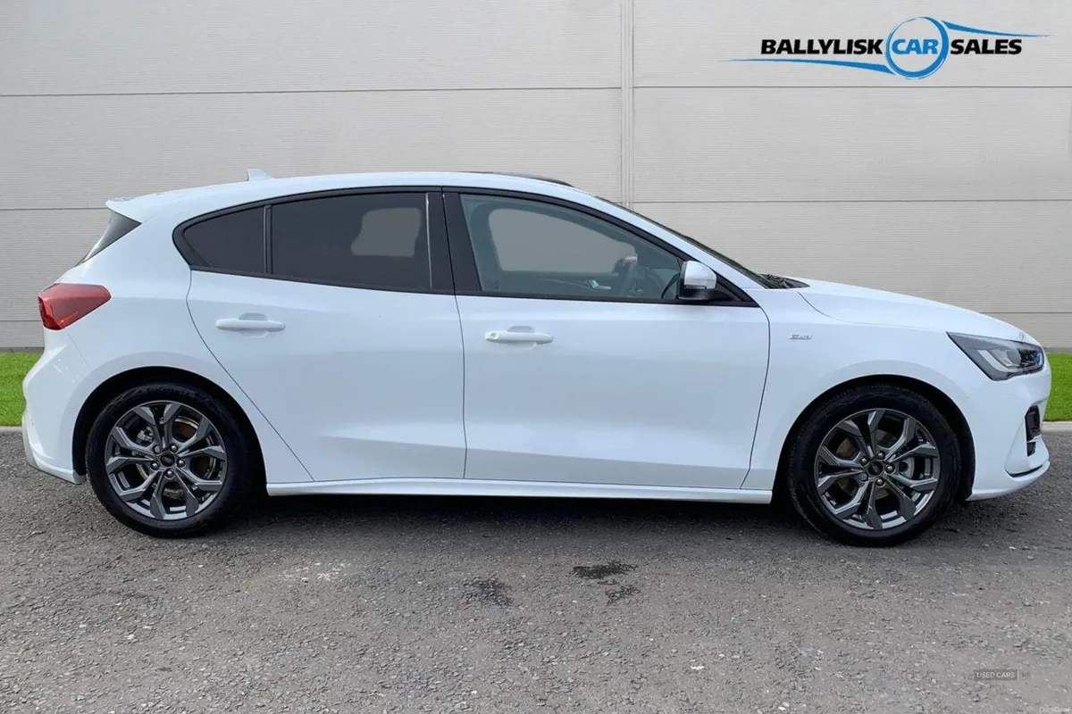 Ford Focus 1.0T 125PS ST-Line in White with only 1 - Image 3
