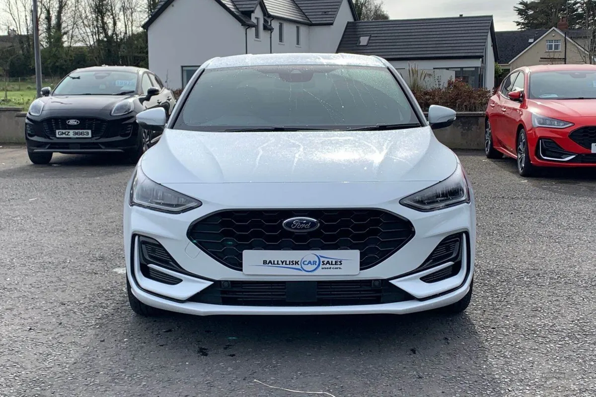 Ford Focus 1.0T 125PS ST-Line in White with only 1 - Image 4