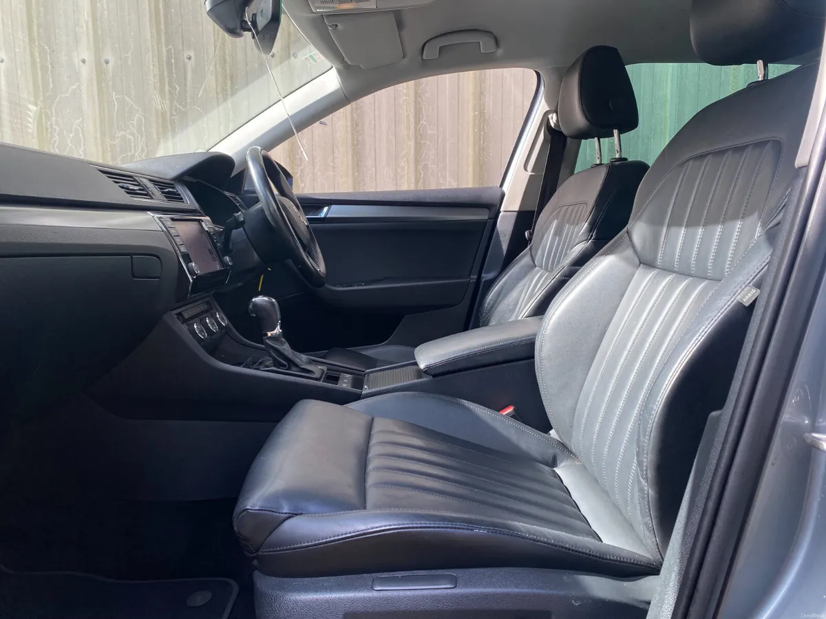 Skoda Superb 2017//DSG//COMBI//LEATHER//NAV// - Image 4