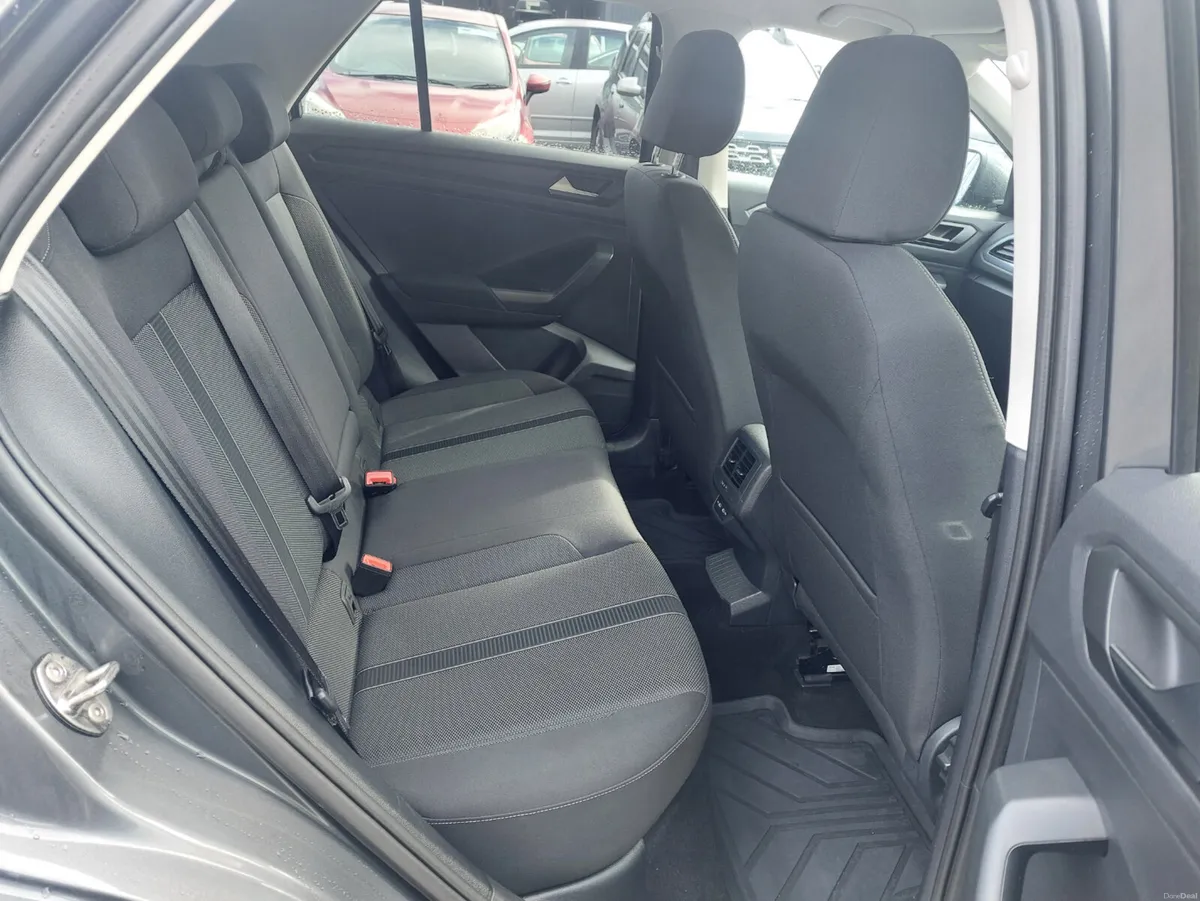 Volkswagen T-Roc 2022 - Image 4