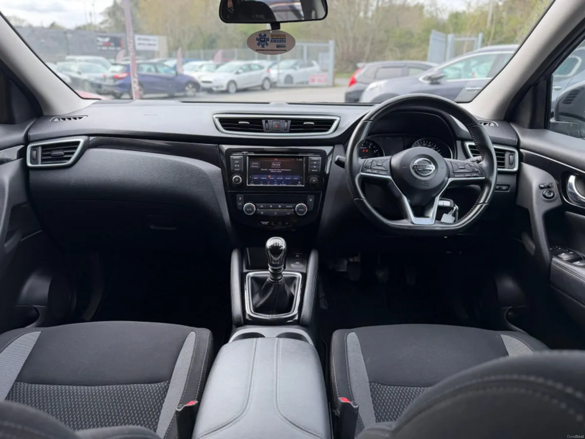 Nissan Qashqai 1.3 P SV 5DR - PANROOF - FULL SERVI - Image 4