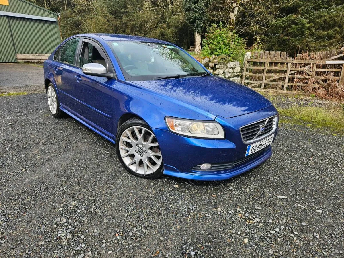 Volvo S40 - Image 1