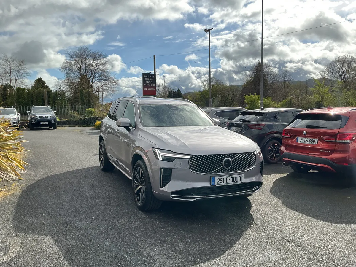 2025 VOLVO XC90 CORE T8 PHEV AWD AUTO - Image 4