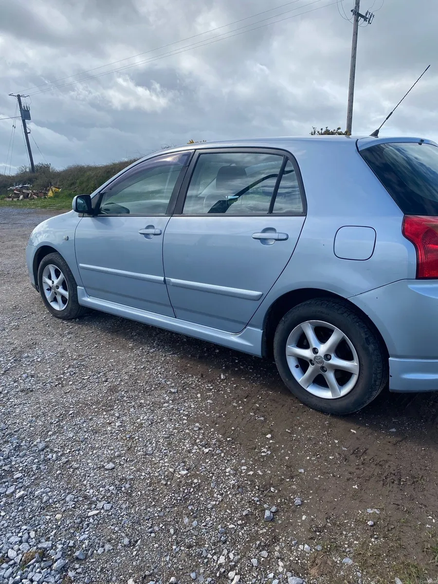 05 Toyota Corolla - Image 4