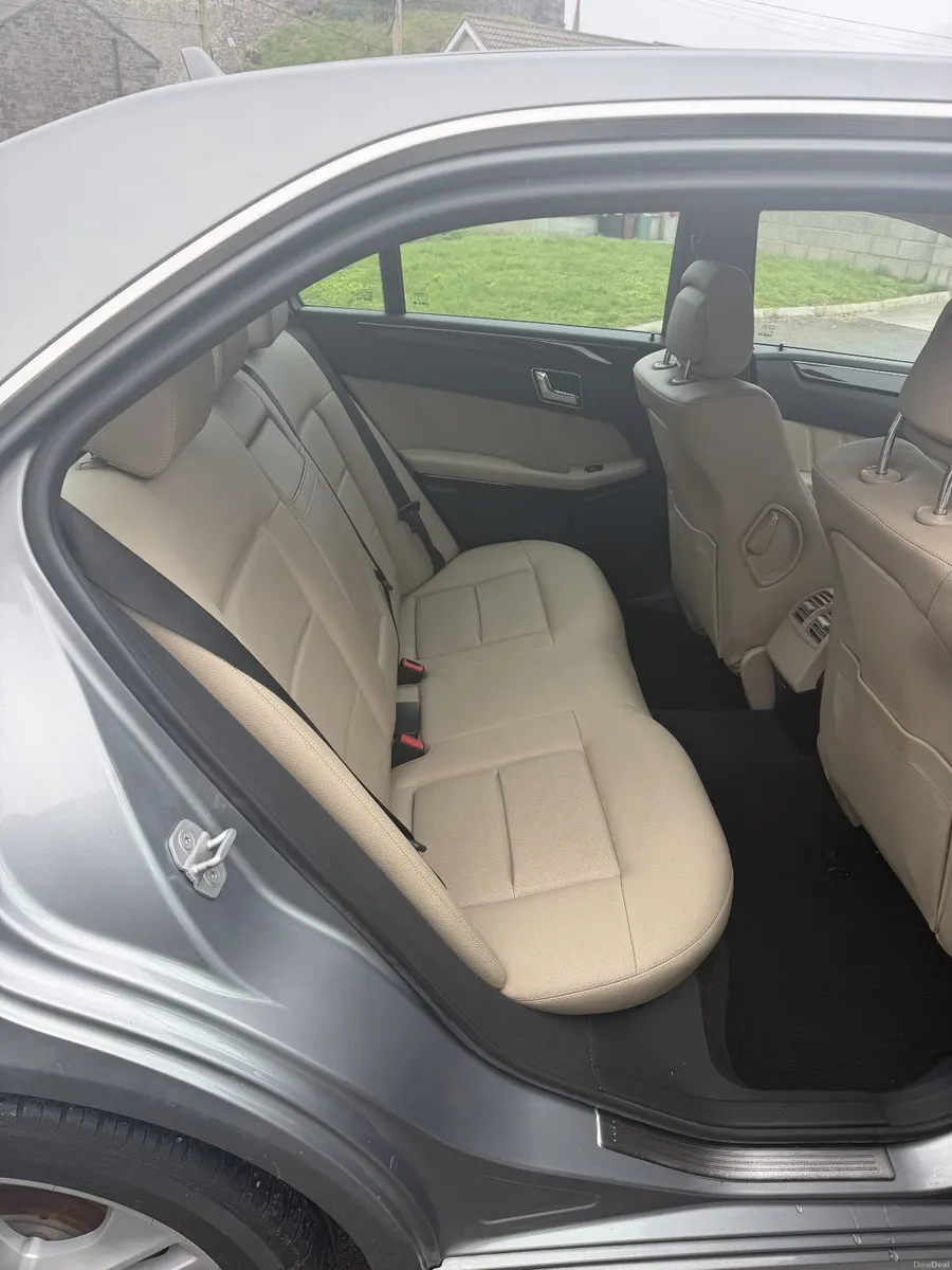 Mercedes-Benz E-Class 2011 - Image 3
