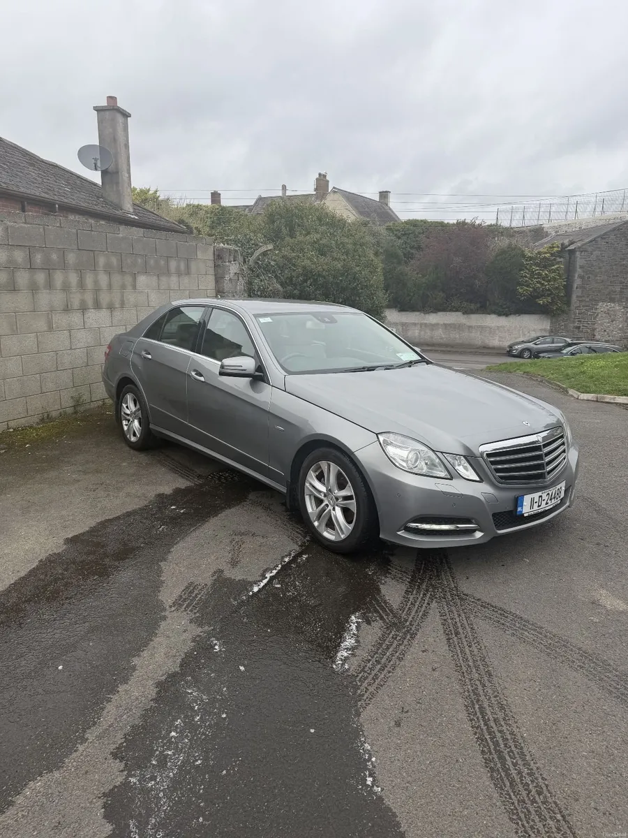 Mercedes-Benz E-Class 2011 - Image 2