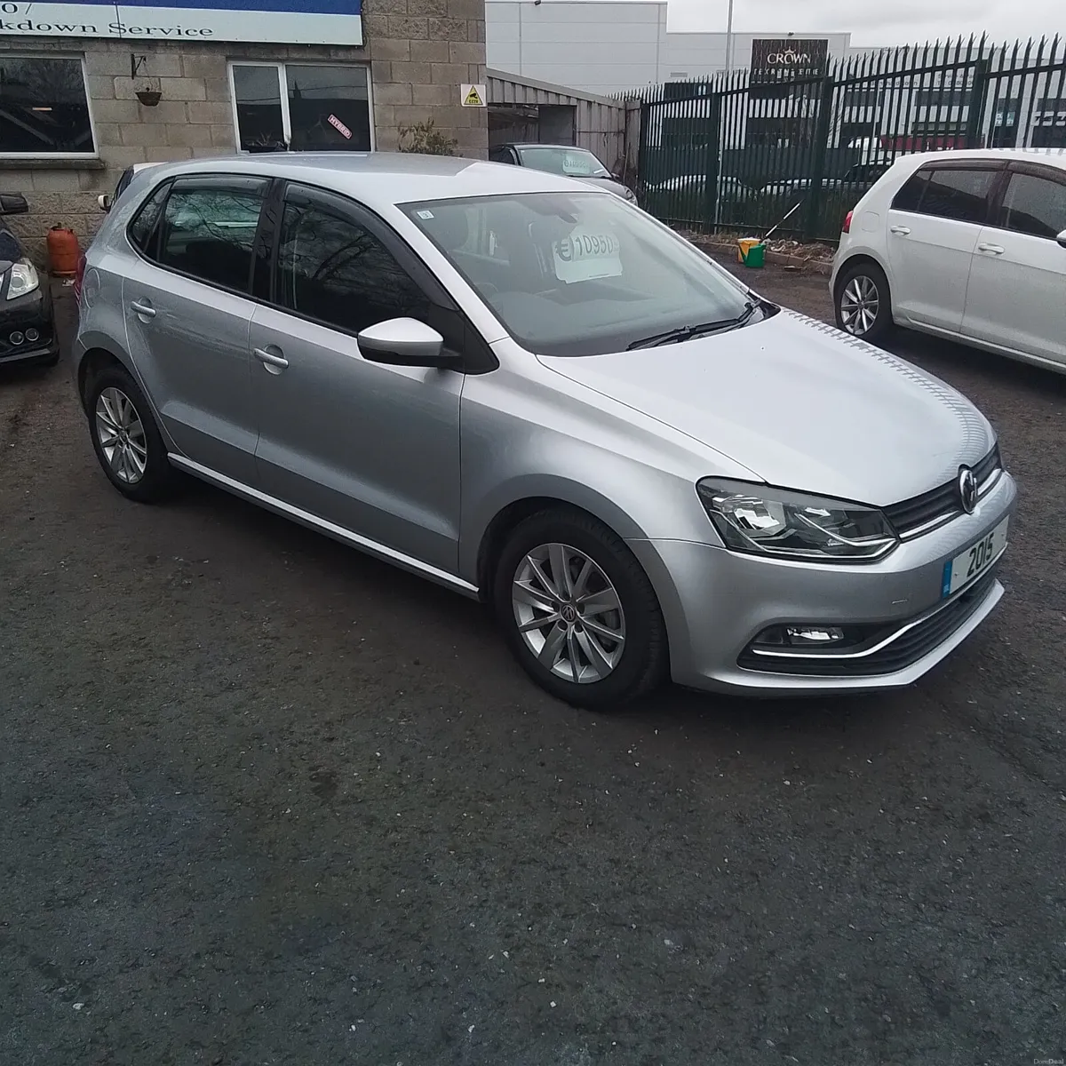 Volkswagen Polo 2015 automatic - Image 1