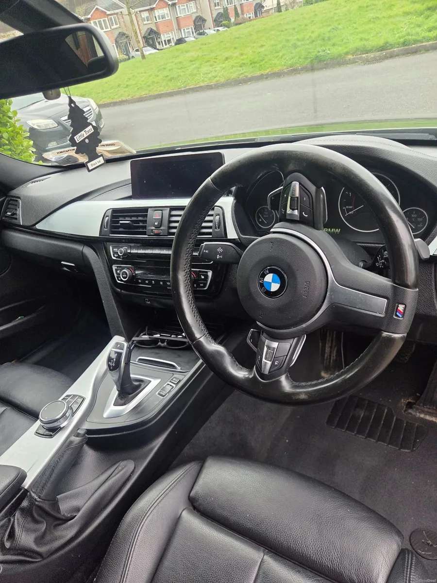 BMW 3-Series 2019 - Image 1