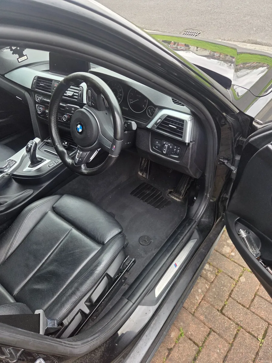 BMW 3-Series 2019 - Image 2