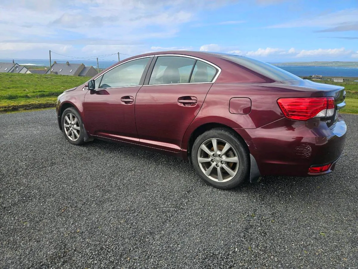 Toyota Avensis VERY LOW MILEAGE - Image 2