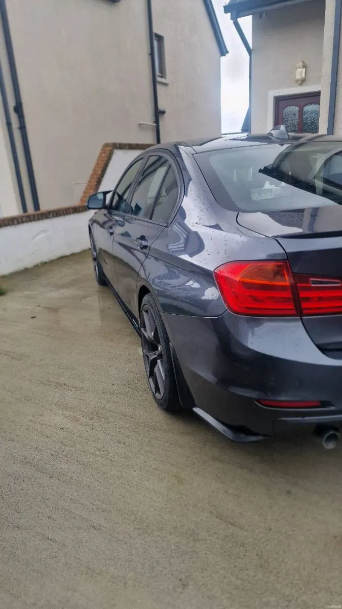 Bmw F30 2013 sport 2.0L - Image 4