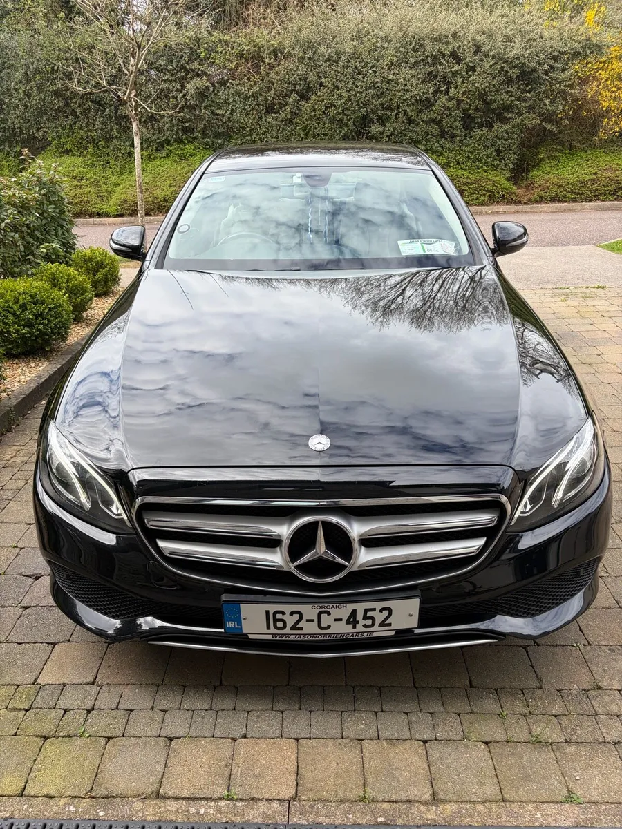 Mercedes-Benz E220d - Avantgarde - Immaculate - Image 2