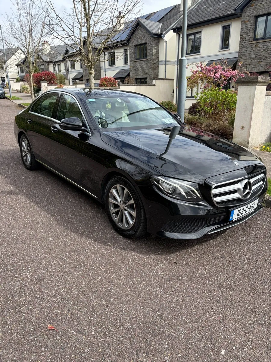 Mercedes-Benz E220d - Avantgarde - Immaculate - Image 1