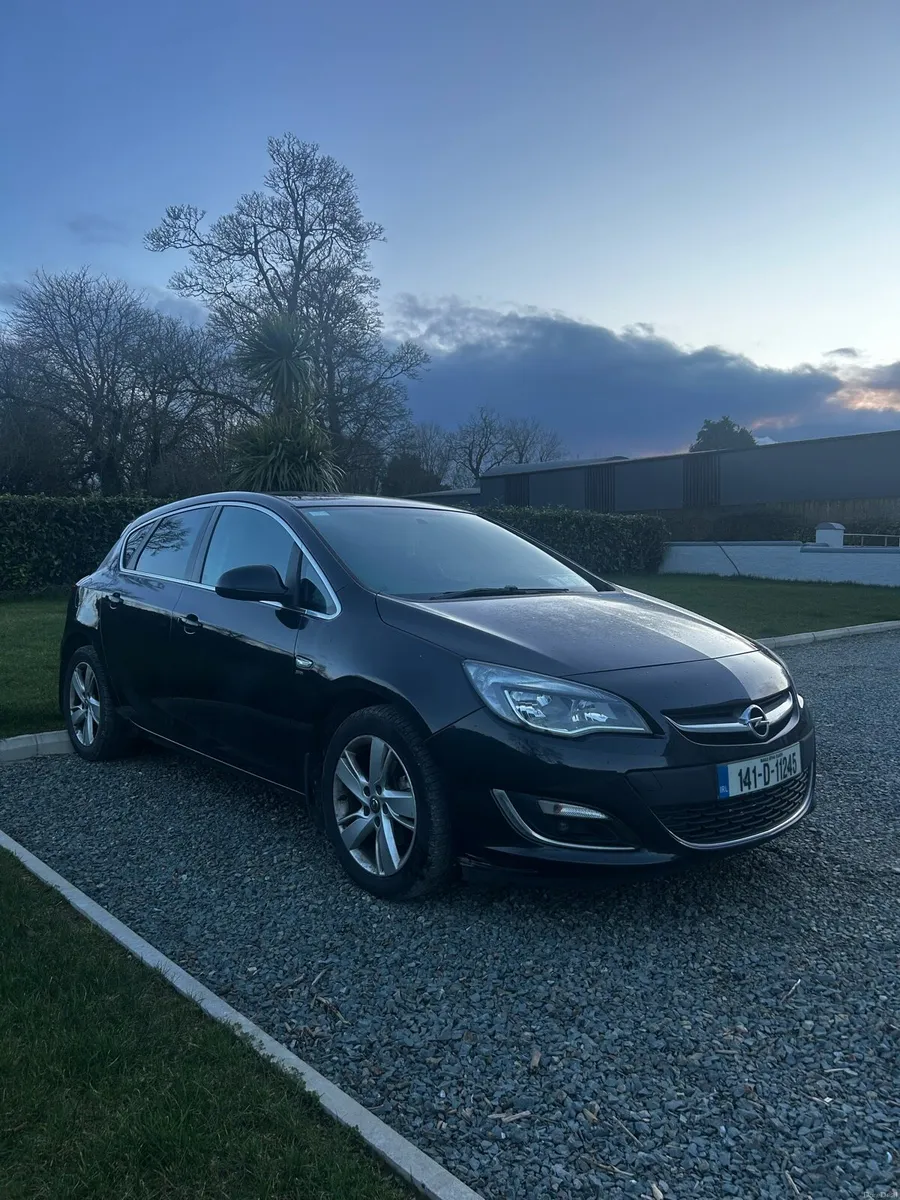 2014 Opel Astra Black CDTI - Image 1
