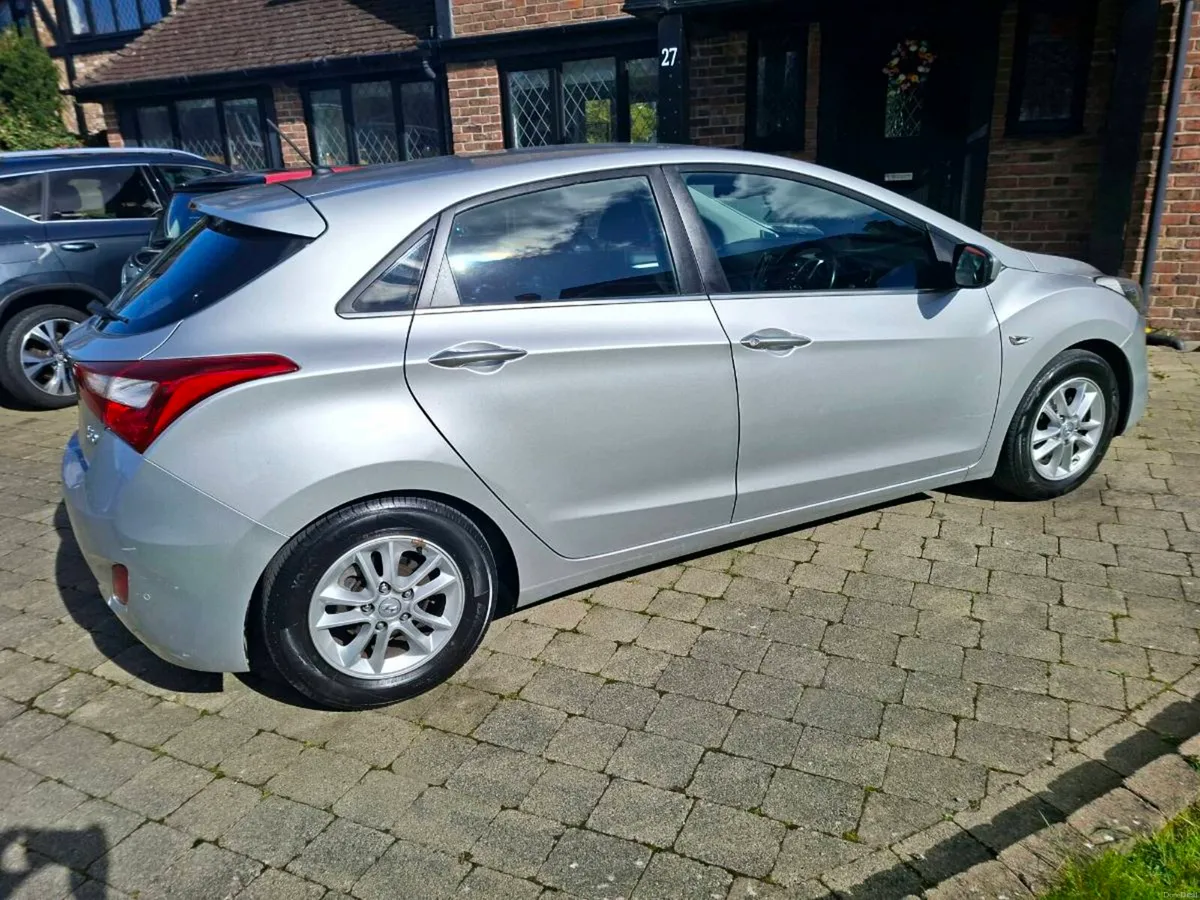 HYUNDAI I30 DIESEL 2015 VERY CLEAN CAR - Image 2