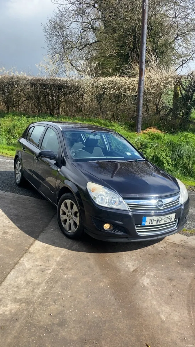 Opel Astra 2010 - Image 2