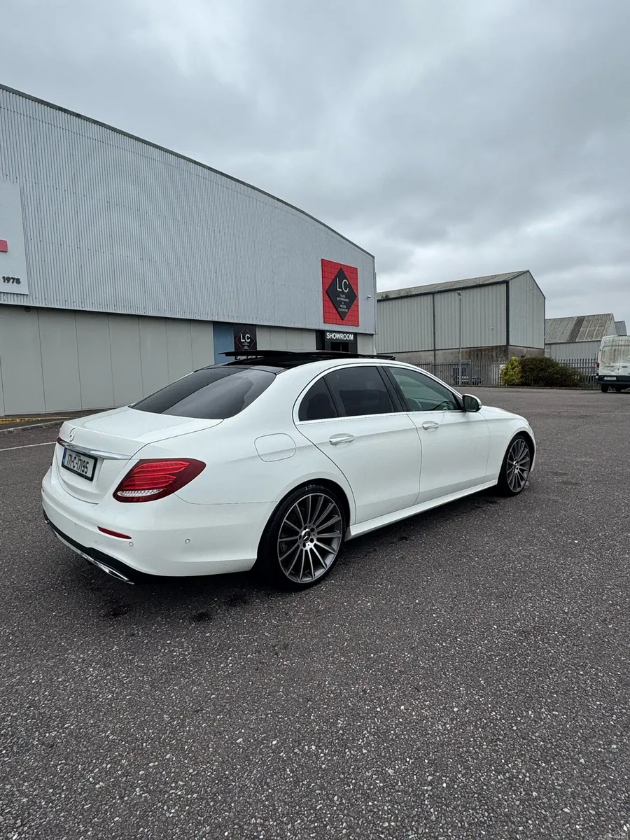 17 e220d amg line premium plus - Image 2