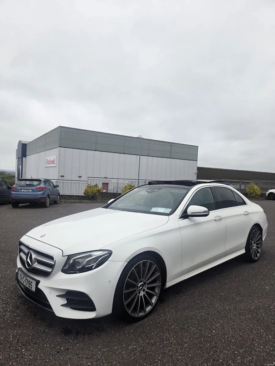 17 e220d amg line premium plus - Image 4