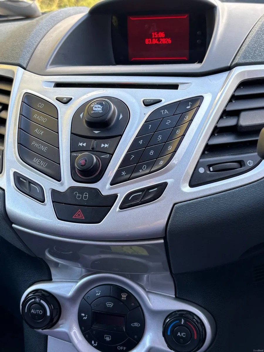 Ford Fiesta 2010 - Image 3