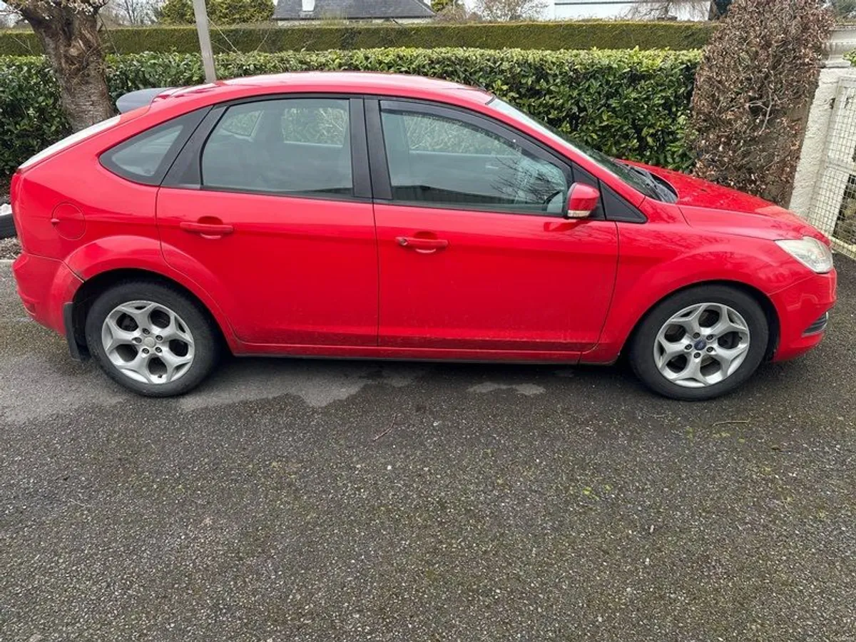 2009 Ford Focus - Image 2