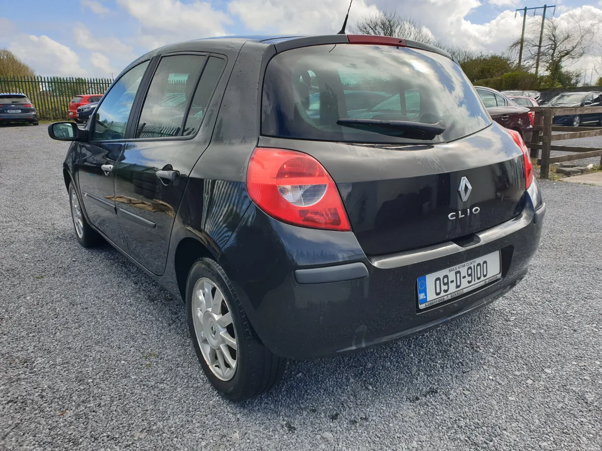 Renault Clio 1.1**ONLY 73498KMS** - Image 3