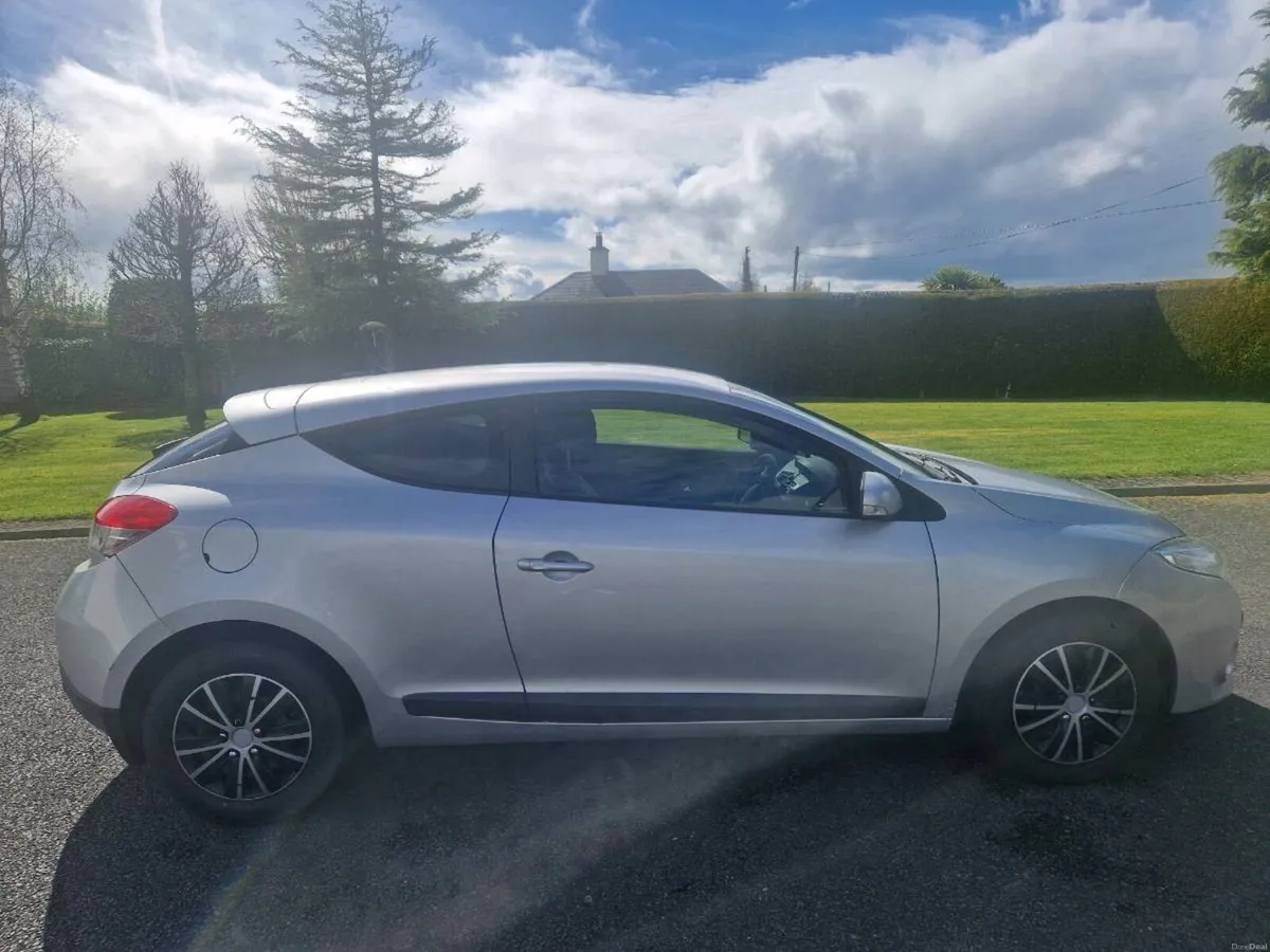 2012 Renault Megane - Image 2