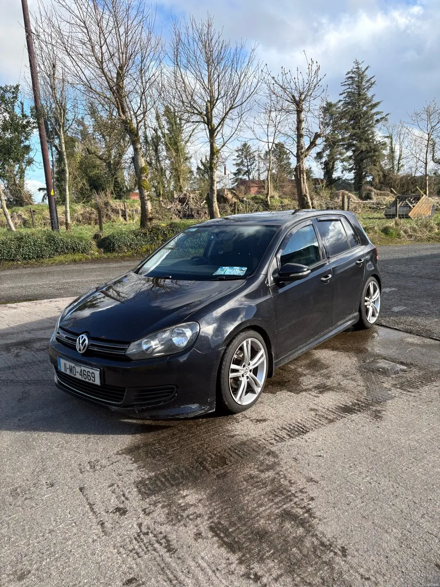 2011 Volkswagen Golf - Image 2