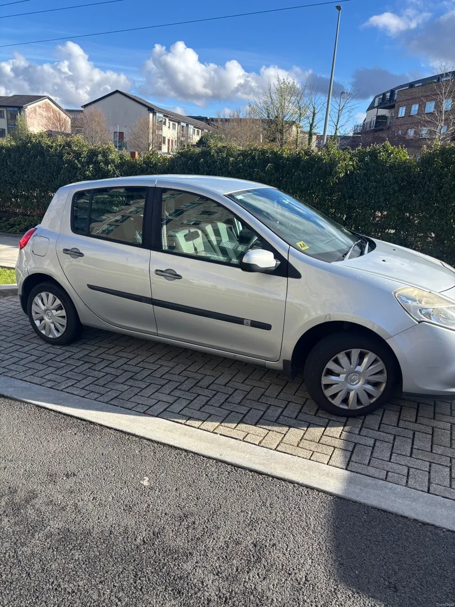 Renault Clio 2010 - Image 1