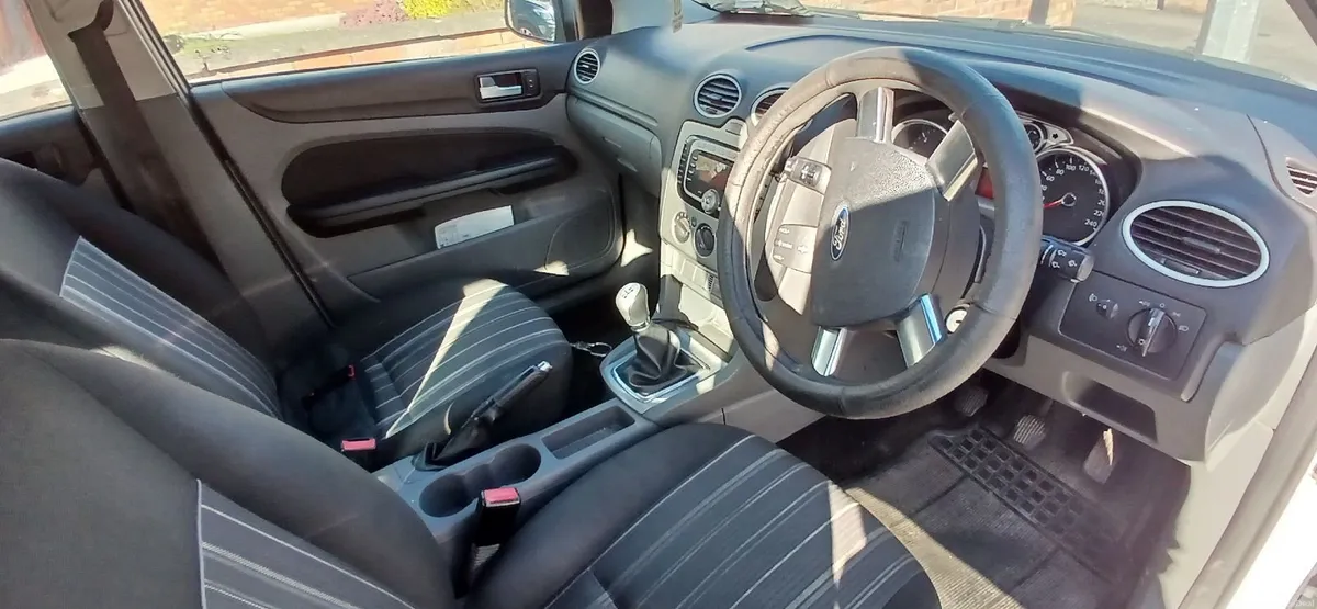 Ford Focus 2010 - Image 4