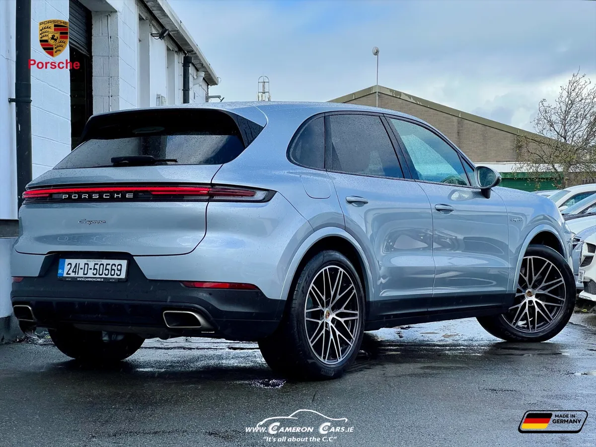 PORSCHE CAYENNE E-HYBRID|BOSE|PANROOF|CHRONO - Image 2