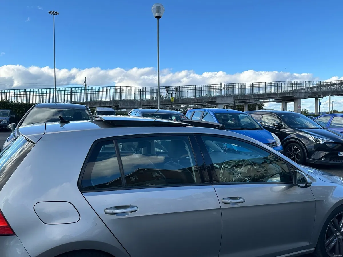 Car Volkswagen Golf - Image 3