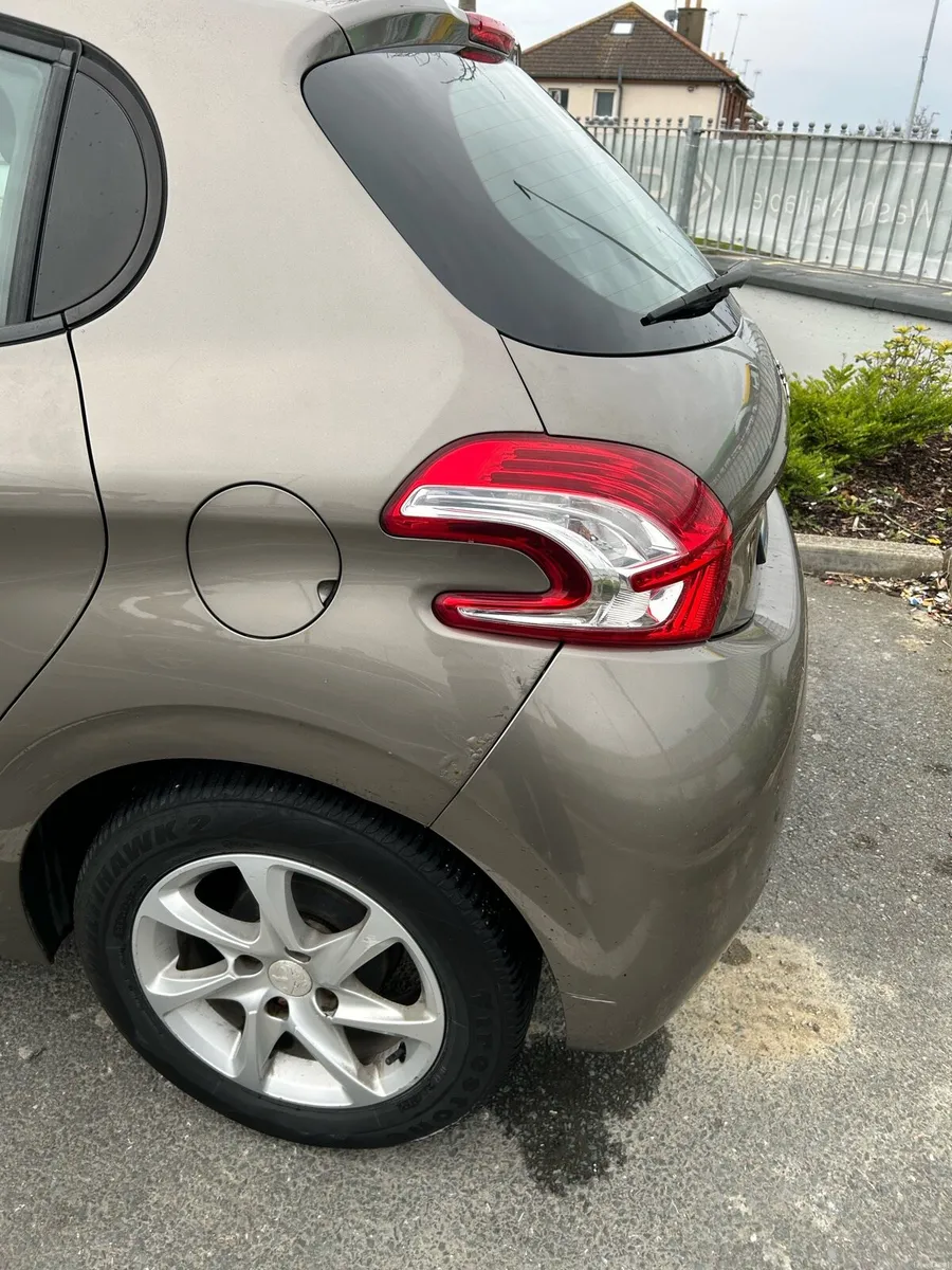 Peugeot 208 2014 - Image 4