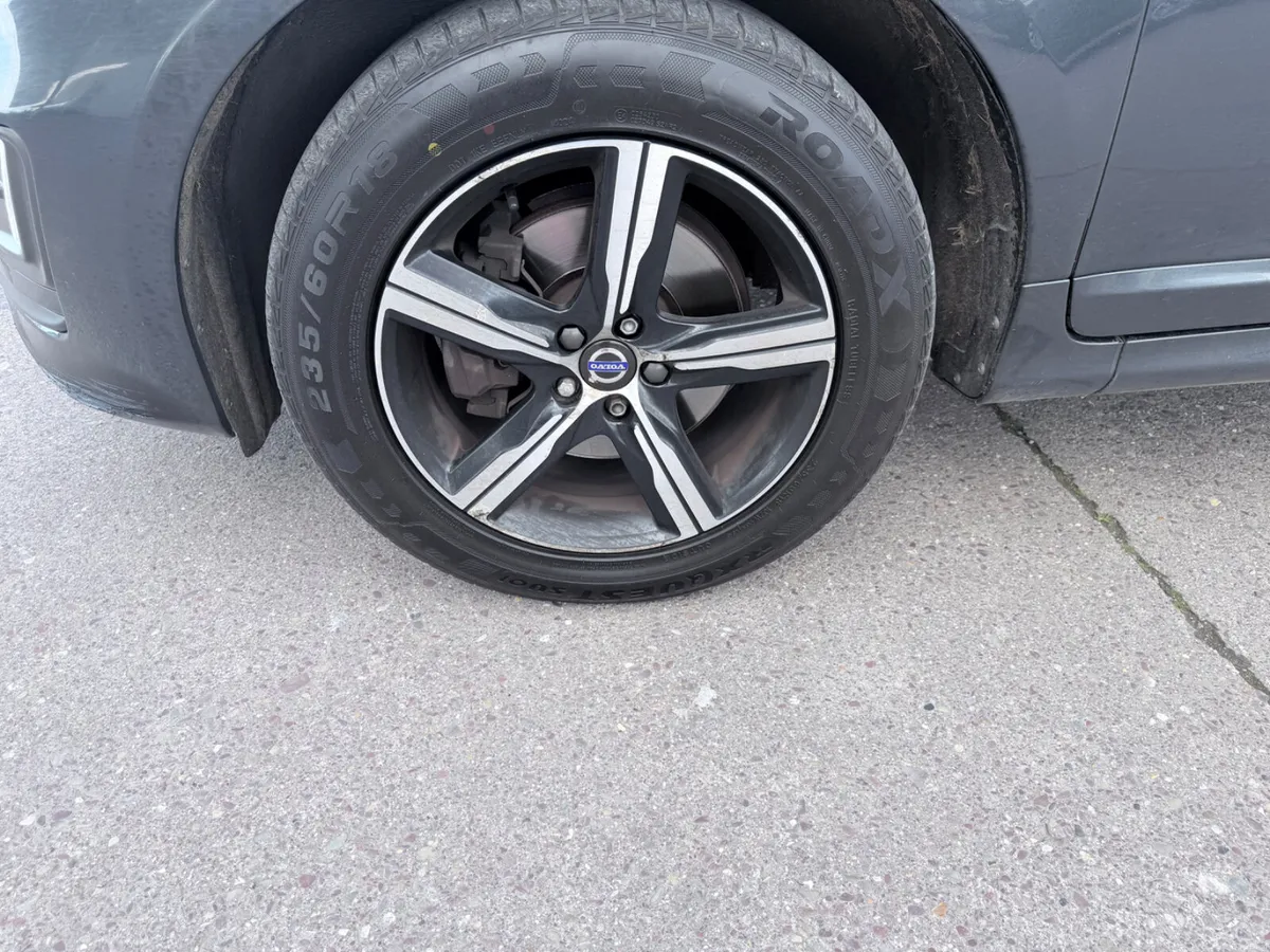 2017 Volvo XC60 - Image 4