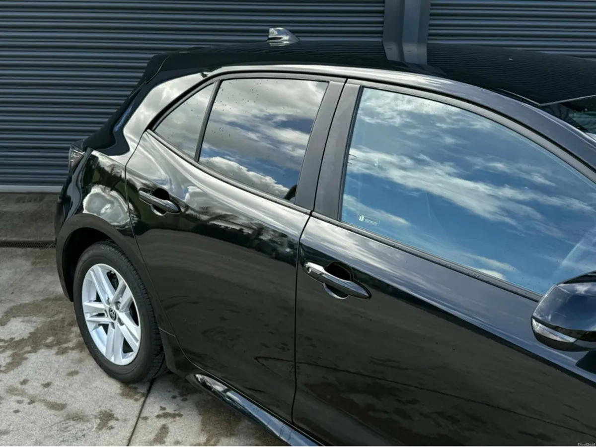 Toyota Corolla 1.8 Hybrid Luna Hatchback - Image 5