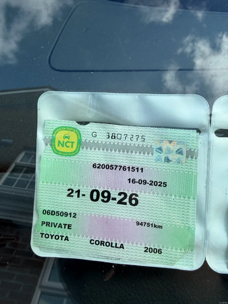 2006 Toyota Corolla LOW  MILLAGE - Image 4