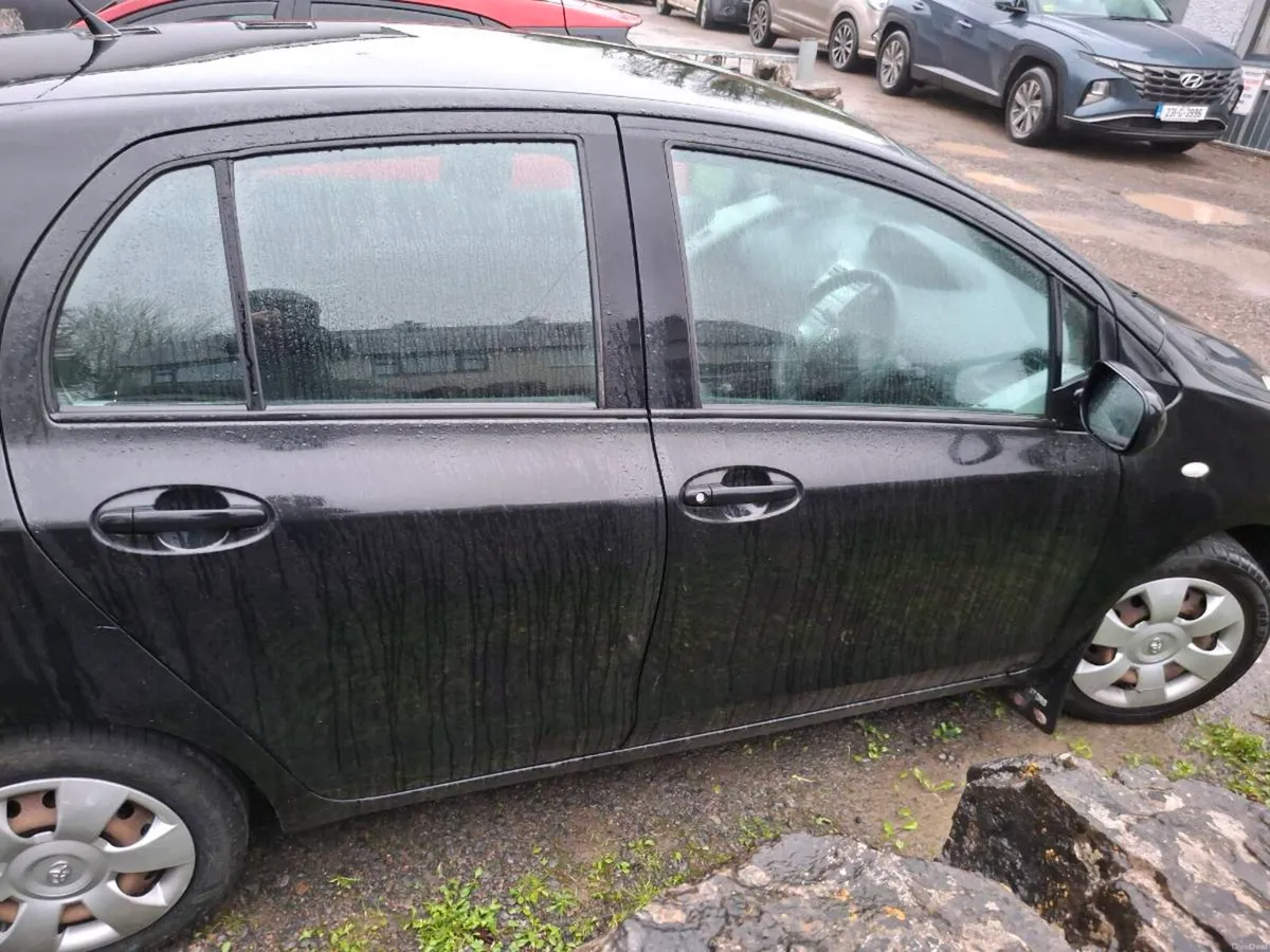 Toyota Yaris 2008 - Image 2