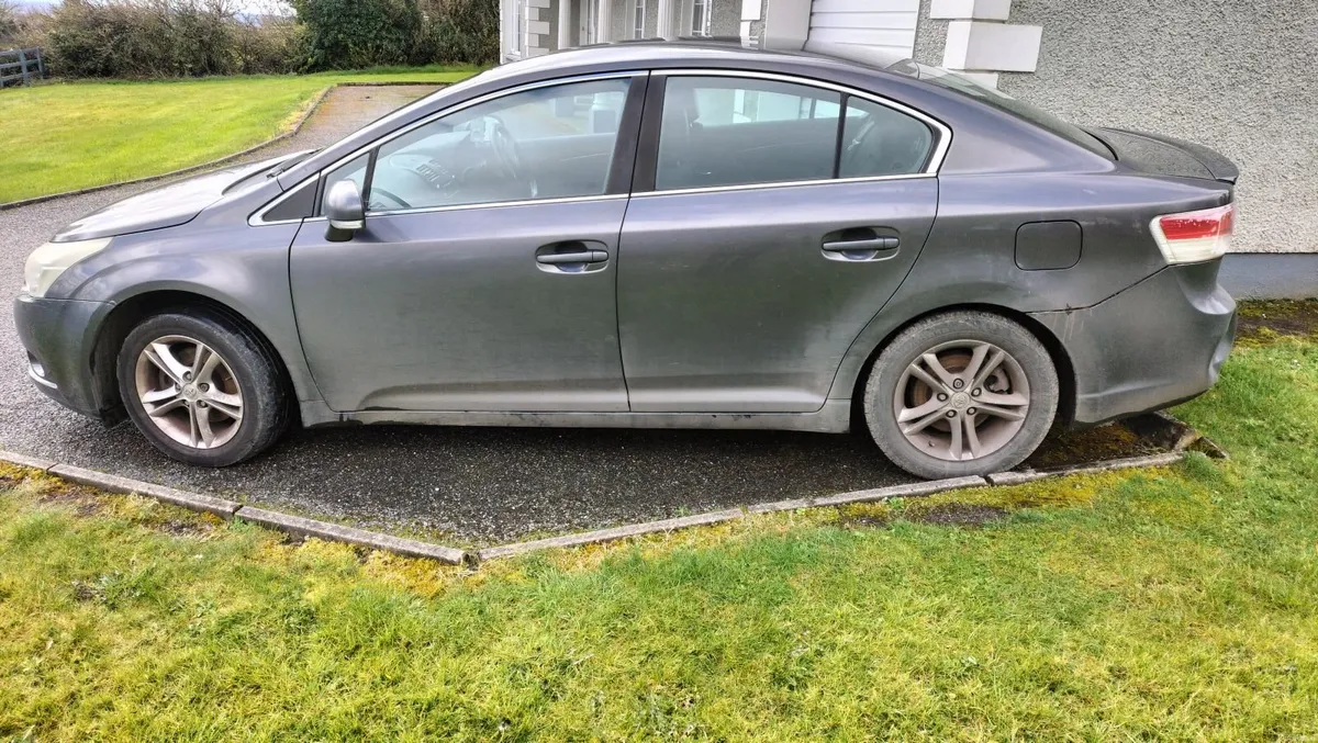 Toyota Avensis 2011 - Image 4