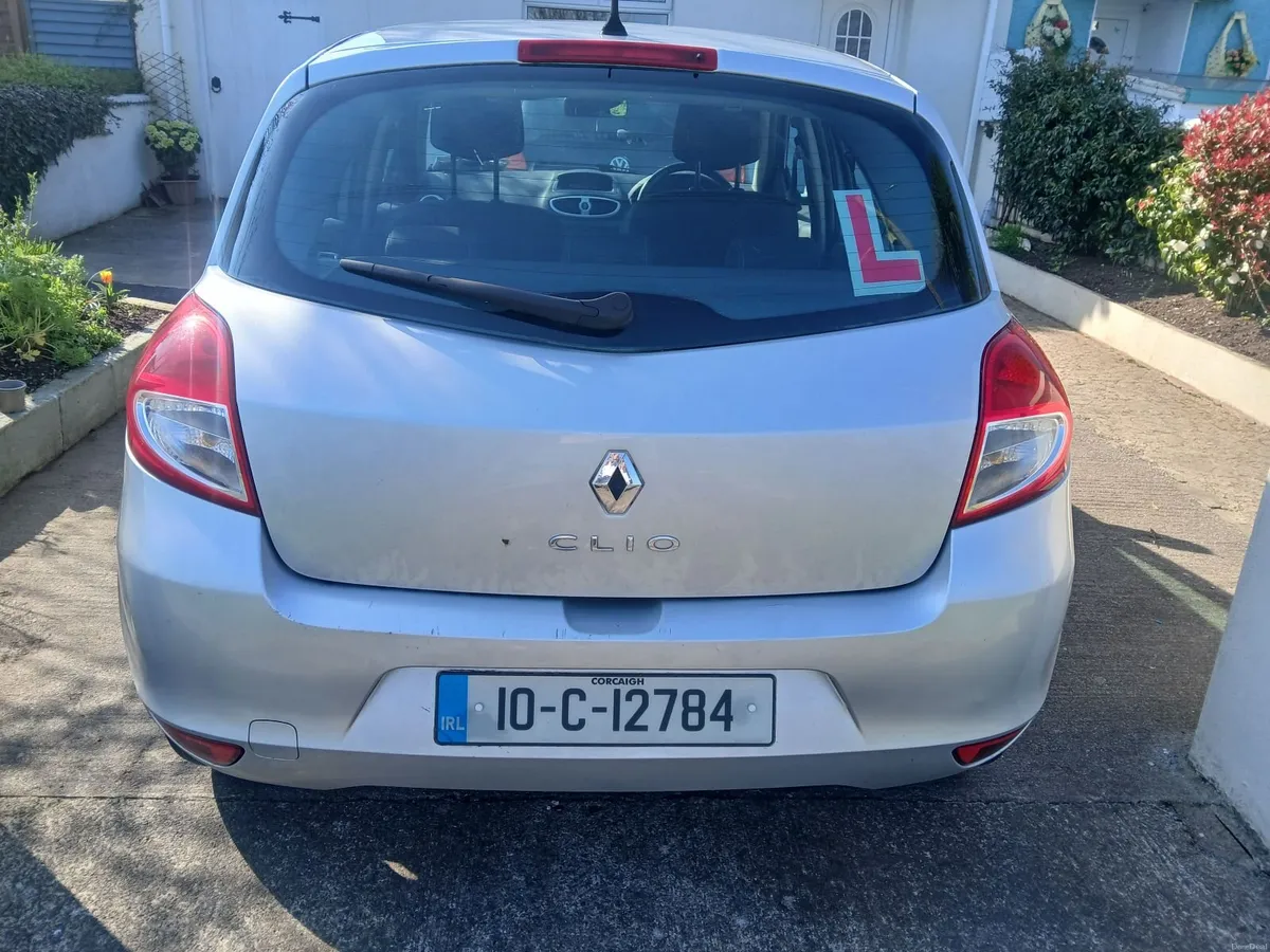 Renault Clio 2010 - Image 2