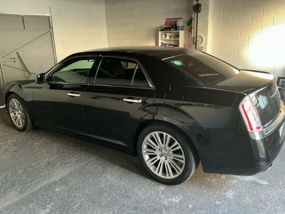2013 Chrysler 300c - Image 2