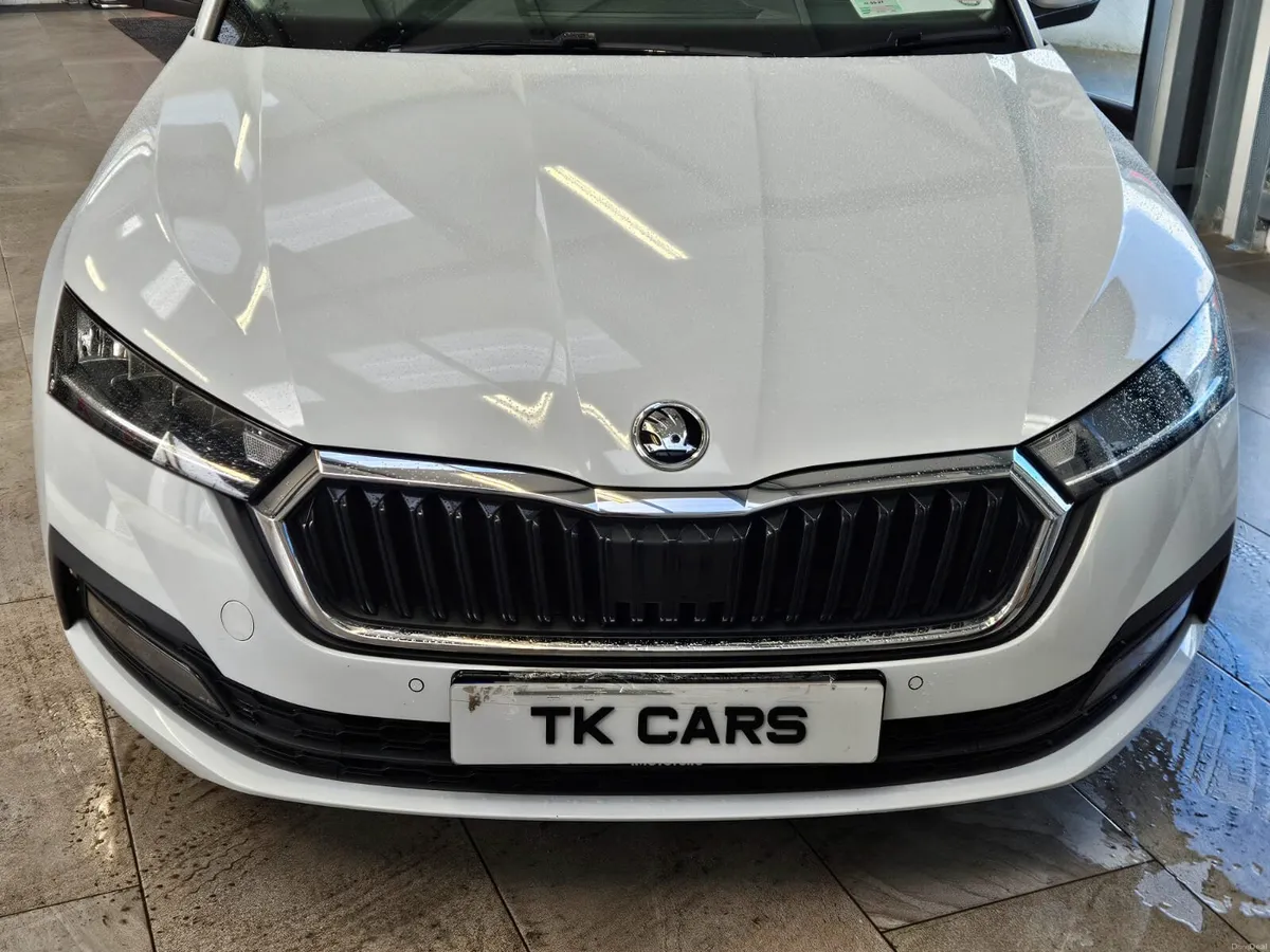 211 SKODA OCTAVIA AMBITION PETROL ESTATE - Image 4