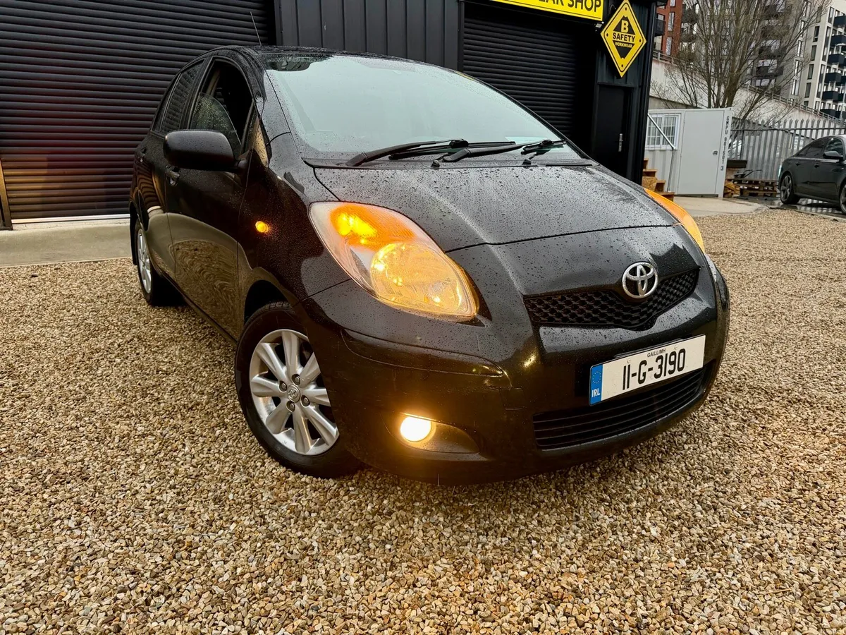 11 TOYOTA YARIS 1.4D4D SPORT 5DR - Image 2