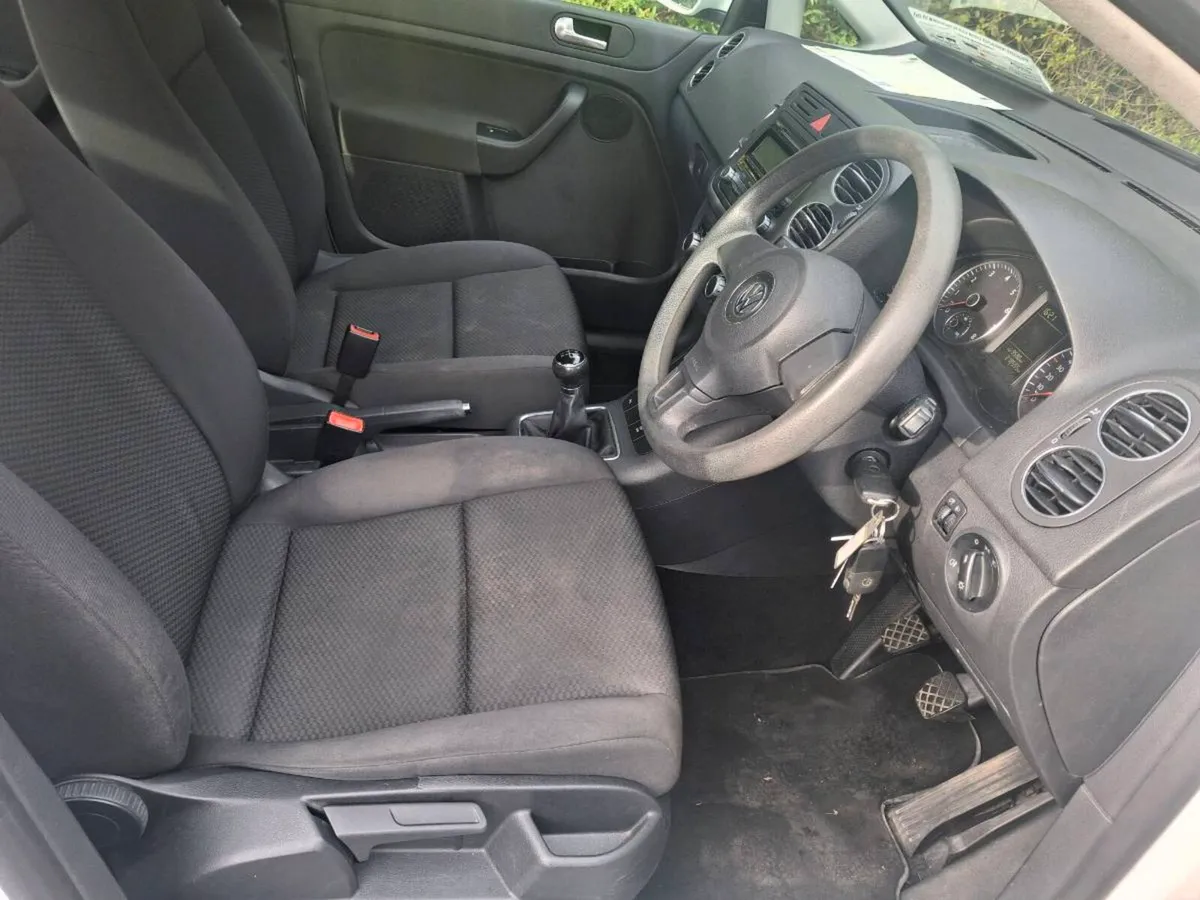 Volkswagen Golf 2010 - Image 4