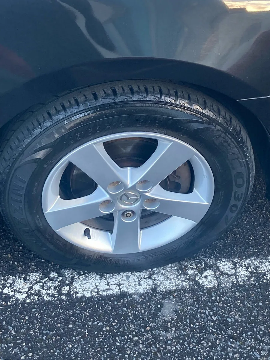 2004 Mazda 3 hatchback - Image 4