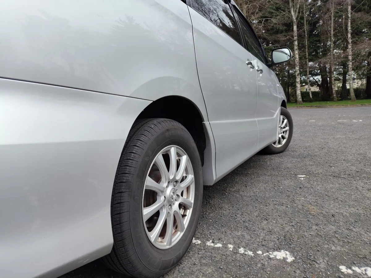 Toyota Estima 2012 - Image 4